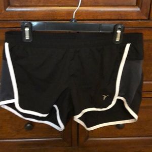 Maternity athletic shorts